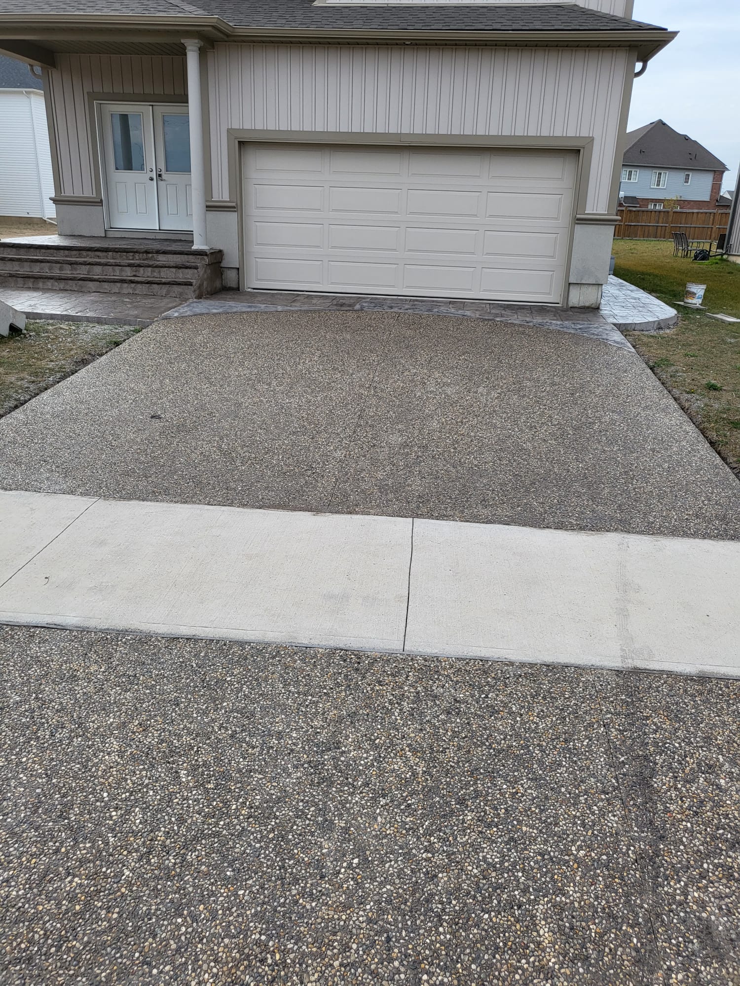 exposed-aggregate-concrete-patio-hamilton-ontario-4000-psi