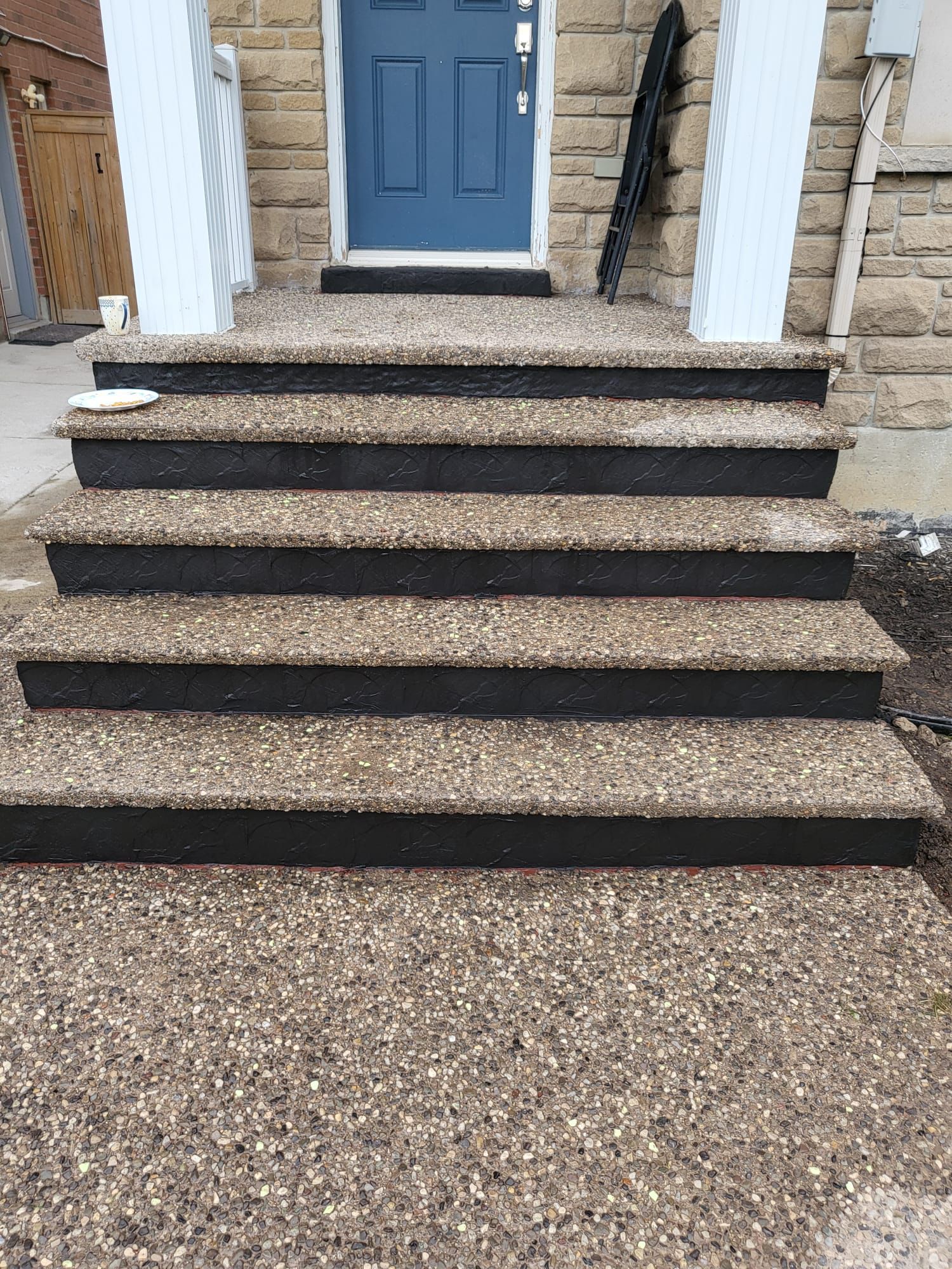 exposed-aggregate-walkway-burlington-oakville-slip-resistant